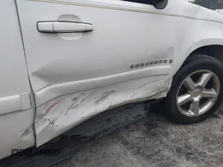 2007 Chevrolet Suburban LT с VIN 1GNFC16J17J187848, выставлен на аукционе IAAI как лот 41553241 с пробегом Не указан миль и . История ставок и продаж доступна на DreamBid. Изображение 6.