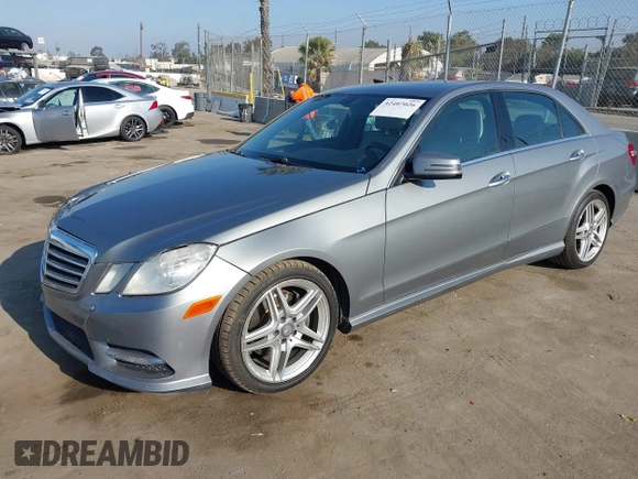 2013 Mercedes-Benz E 350 Luxury z VIN WDDHF5KB0DA745639, wystawiony jako IAAI lot #42407026 z przebiegiem 305 400 mil mil oraz . Historia ofert i sprzedaży dostępna na DreamBid. Obrazek 18.
