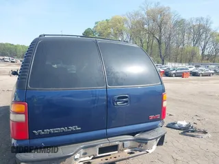 2001 GMC Yukon XL SLT with VIN 3GKEC16T21G225638, listed as a IAAI auction lot 41917916 with 271,249 mi miles. Bid and sale history available at carsss.com. Image 16.