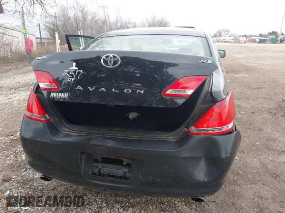 2005 Toyota Avalon XL with VIN 4T1BK36B15U048289, listed as a IAAI auction lot 42094366 with 160,991 mi miles. Bid and sale history available at carsss.com. Image 6.