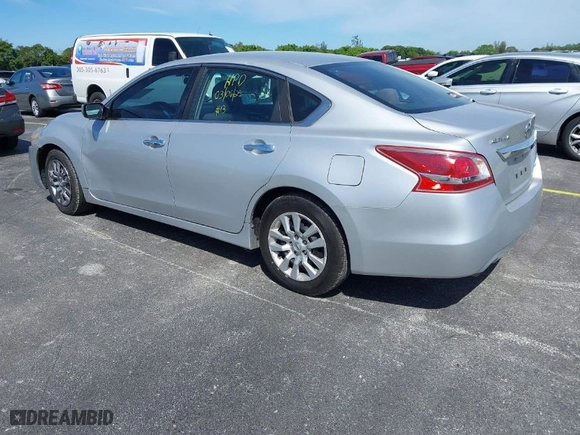 2013 Nissan Altima 2.5 S with VIN 1N4AL3AP2DC209968, listed as a IAAI auction lot 41911994 with 134,085 mi miles. Bid and sale history available at carsss.com. Image 3.