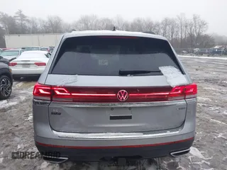 2024 Volkswagen Atlas SE z VIN 1V2HR2CA5RC573575, wystawiony jako IAAI lot #41508927 z przebiegiem 2 647 mil mil oraz . Historia ofert i sprzedaży dostępna na DreamBid. Obrazek 16.