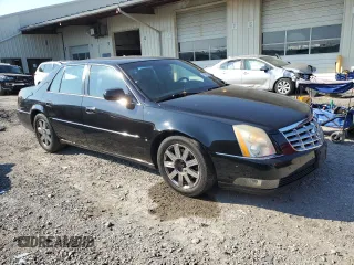 2007 Cadillac DTS Luxury I z VIN 1G6KD57Y87U135769, wystawiony jako Copart lot #53678095 z przebiegiem 134 052 mil mil oraz Nie do naprawy. Historia ofert i sprzedaży dostępna na DreamBid. Obrazek 4.
