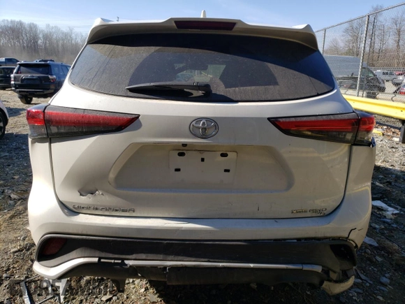2021 Toyota Highlander XSE with VIN 5TDJZRBH9MS128001, listed as a Copart auction lot 46701225 with 17,887 mi miles and Salvage title. Bid and sale history available at DreamBid. Image 6.