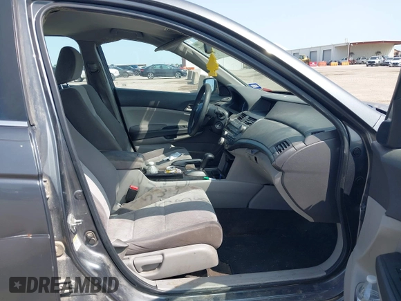 2010 Honda Accord LX z VIN 1HGCP2F34AA035384, wystawiony jako IAAI lot #42392005 z przebiegiem Nie podano mil oraz . Historia ofert i sprzedaży dostępna na DreamBid. Obrazek 5.