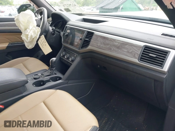 2021 Volkswagen Atlas SE z VIN 1V2KE2CAXMC202664, wystawiony jako IAAI lot #42292276 z przebiegiem 57 760 mil mil oraz . Historia ofert i sprzedaży dostępna na DreamBid. Obrazek 5.