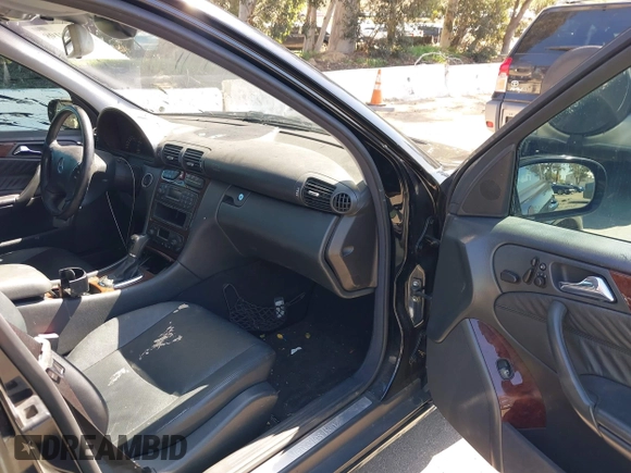 2001 Mercedes-Benz C 320 with VIN WDBRF64J81F020036, listed as a IAAI auction lot 41998198 with 111,407 mi miles and . Bid and sale history available at DreamBid. Image 5.