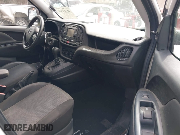 2019 Ram ProMaster City Cargo Tradesman z VIN ZFBHRFAB1K6M31770, wystawiony jako IAAI lot #41123546 z przebiegiem 75 517 mil mil oraz . Historia ofert i sprzedaży dostępna na DreamBid. Obrazek 5.