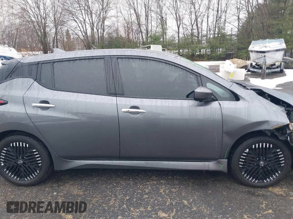 2025 Nissan LEAF SV Plus with VIN 1N4CZ1CV0SC561211, listed as a IAAI auction lot 41008053 with 1,042 mi miles and . Bid and sale history available at carsss.com. Image 13.