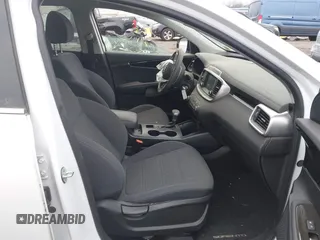 2019 Kia Sorento LX with VIN 5XYPGDA37KG523653, listed as a IAAI auction lot 41231464 with 51,268 mi miles. Bid and sale history available at carsss.com. Image 5.