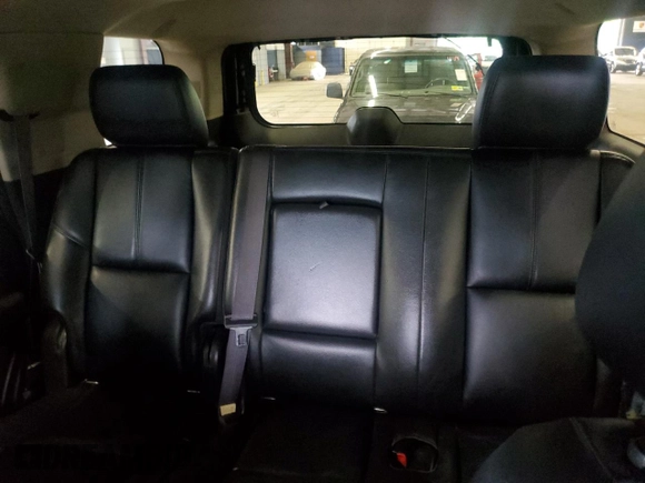 2012 GMC Yukon SLT z VIN 1GKS2CE05CR167004, wystawiony jako Copart lot #60663375 z przebiegiem 233 320 mil mil oraz Czysty tytuł • Clean title. Historia ofert i sprzedaży dostępna na DreamBid. Obrazek 10.