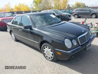 1998 Mercedes-Benz E-Class with VIN WDBJF65F0WA476690, listed as a IAAI auction lot 40646024 with 199,593 mi miles. Bid and sale history available at carsss.com. Image 1.