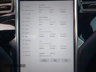 2016 Tesla Model S 90D z VIN 5YJSA1E26GF156108, wystawiony jako IAAI lot #41453148 z przebiegiem 74 717 mil mil oraz . Historia ofert i sprzedaży dostępna na DreamBid. Obrazek 7.