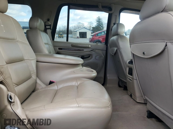 2001 Lincoln Navigator z VIN 5LMFU28R01LJ32925, wystawiony jako Copart lot #83013504 z przebiegiem 132 750 mil mil oraz Szkody całkowita. Historia ofert i sprzedaży dostępna na DreamBid. Obrazek 11.