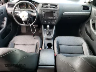 2015 Volkswagen Jetta SE z VIN 3VWD07AJ5FM276467, wystawiony jako Copart lot #55077844 z przebiegiem 138 102 mil mil oraz Szkoda całkowita • Salvage title. Historia ofert i sprzedaży dostępna na DreamBid. Obrazek 8.