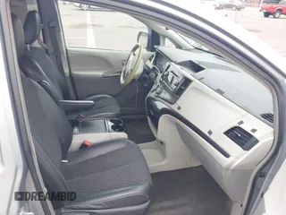 2013 Toyota Sienna SE с VIN 5TDXK3DC4DS366898, выставлен на аукционе IAAI как лот 41939257 с пробегом 157 292 миль миль и . История ставок и продаж доступна на DreamBid. Изображение 5.