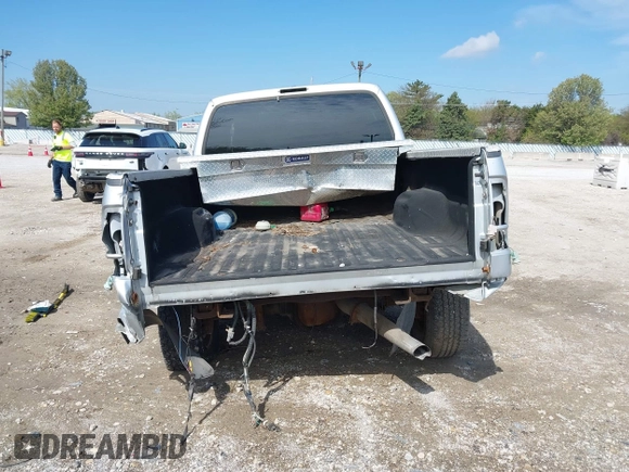 2006 Ford F-250 XL z VIN 1FTSW21P96EB85059, wystawiony jako IAAI lot #42202995 z przebiegiem 161 675 mil mil oraz . Historia ofert i sprzedaży dostępna na DreamBid. Obrazek 16.