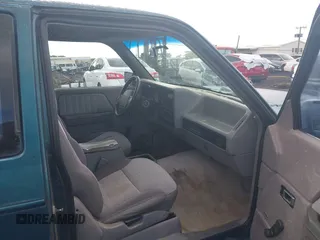 1994 Dodge Dakota with VIN 1B7GL23X7RW147890, listed as a IAAI auction lot 41323742 with 189,764 mi miles and . Bid and sale history available at carsss.com. Image 5.