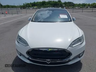 2014 Tesla Model S 60 with VIN 5YJSA1H12EFP39582, listed as a IAAI auction lot 42545143 with 117,383 mi miles and . Bid and sale history available at DreamBid. Image 12.