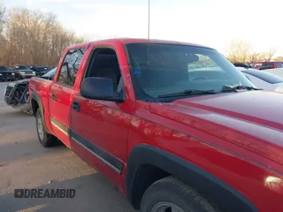 2005 Chevrolet Silverado 1500 LS with VIN 2GCEC13T951377849, listed as a IAAI auction lot 41820491 with 199,878 mi miles. Bid and sale history available at carsss.com. Image 6.