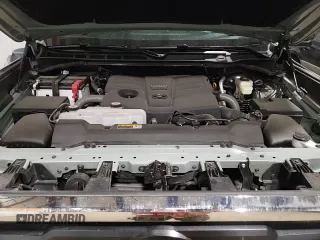 2025 Toyota Tundra SR z VIN 5TFLA5DB2SX244388, wystawiony jako Copart lot #67008275 z przebiegiem 5 651 mil mil oraz Czysty tytuł • Clean title. Historia ofert i sprzedaży dostępna na DreamBid. Obrazek 13.
