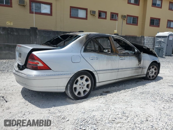 2005 Mercedes-Benz C 240 с VIN WDBRF61J75F592502, выставлен на аукционе Copart как лот 58052075 с пробегом Не указан миль и На запчасти • Non repairable. История ставок и продаж доступна на DreamBid. Изображение 3.