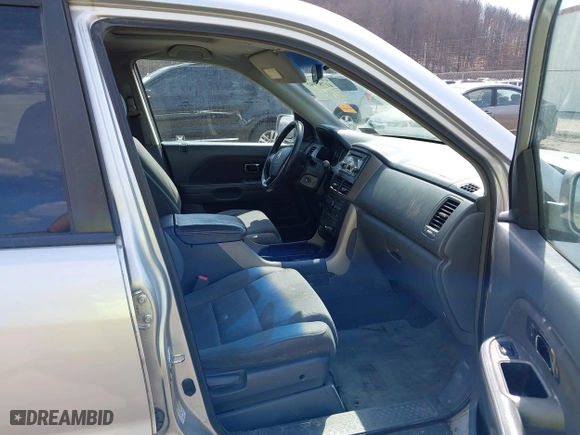 2008 Honda Pilot SE with VIN 5FNYF18388B018930, listed as a IAAI auction lot 41787945 with 236,890 mi miles. Bid and sale history available at carsss.com. Image 5.
