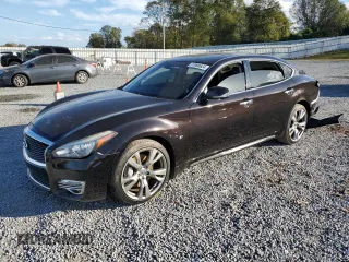 2016 Infiniti Q70 z VIN JN1BY1PP8GM630865, wystawiony jako Copart lot #77990624 z przebiegiem 88 601 mil mil oraz Szkoda całkowita • Salvage title. Historia ofert i sprzedaży dostępna na DreamBid. Obrazek 1.