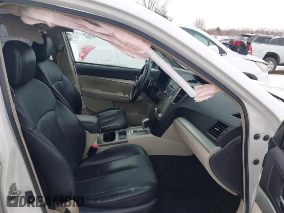 2010 Subaru Outback Premium All-Weather Anniversary z VIN 4S4BRCGC1A3333528, wystawiony jako IAAI lot #41269645 z przebiegiem 184 858 mil mil oraz . Historia ofert i sprzedaży dostępna na DreamBid. Obrazek 5.
