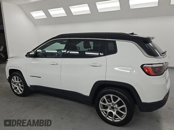 2025 Jeep Compass Limited z VIN 3C4NJDCN9ST507387, wystawiony jako Copart lot #62530215 z przebiegiem 9 049 mil mil oraz Czysty tytuł • Clean title. Historia ofert i sprzedaży dostępna na DreamBid. Obrazek 2.