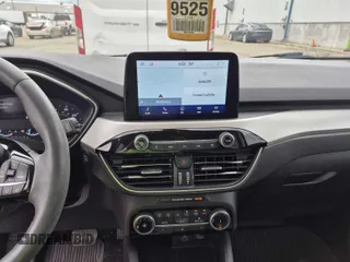2022 Ford Escape SE z VIN 1FMCU0G65NUB40925, wystawiony jako IAAI lot #42841804 z przebiegiem 54 950 mil mil oraz . Historia ofert i sprzedaży dostępna na DreamBid. Obrazek 19.