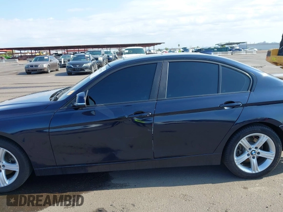 2014 BMW 3 Series 328i z VIN WBA3C1C58EK115326, wystawiony jako IAAI lot #42403532 z przebiegiem 135 348 mil mil oraz . Historia ofert i sprzedaży dostępna na DreamBid. Obrazek 14.