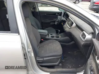 2018 Kia Sorento LX V6 with VIN 5XYPGDA54JG368009, listed as a IAAI auction lot 41986830 with 110,478 mi miles. Bid and sale history available at carsss.com. Image 5.