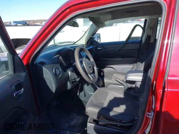 2013 Jeep Patriot Sport z VIN 1C4NJPBB9DD122011, wystawiony jako IAAI lot #41273397 z przebiegiem 185 036 mil mil oraz . Historia ofert i sprzedaży dostępna na DreamBid. Obrazek 5.