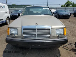1989 Mercedes-Benz 300 E с VIN WDBEA30D8KA823147, выставлен на аукционе Copart как лот 60485455 с пробегом 126 614 миль миль и Списание • Salvage title. История ставок и продаж доступна на DreamBid. Изображение 5.