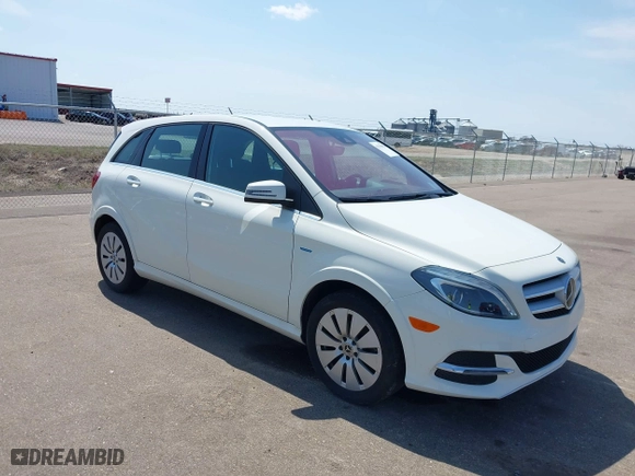 2017 Mercedes-Benz B-Class with VIN WDDVP9ABXHJ016806, listed as a IAAI auction lot 42106582 with 47,329 mi miles. Bid and sale history available at carsss.com. Image 1.