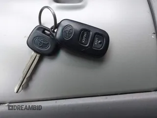 2005 Toyota Highlander z VIN JTEEP21A750076029, wystawiony jako IAAI lot #42327759 z przebiegiem 261 299 mil mil oraz . Historia ofert i sprzedaży dostępna na DreamBid. Obrazek 11.