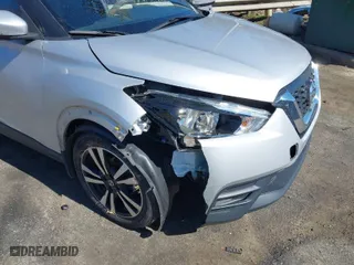 2018 Nissan Kicks S with VIN 3N1CP5CU5JL540987, listed as a IAAI auction lot 41770304 with 70,726 mi miles. Bid and sale history available at carsss.com. Image 6.