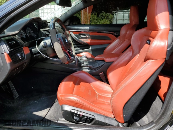 2015 BMW M4 z VIN WBS3R9C56FK334070, wystawiony jako Copart lot #61368595 z przebiegiem 78 253 mil mil oraz Czysty tytuł • Clean title. Historia ofert i sprzedaży dostępna na DreamBid. Obrazek 7.