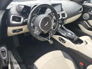 2021 Aston Martin Vantage z VIN SCFSMGBW8MGP05991, wystawiony jako Copart lot #74318534 z przebiegiem 10 173 mil mil oraz Szkoda całkowita • Salvage title. Historia ofert i sprzedaży dostępna na DreamBid. Obrazek 8.