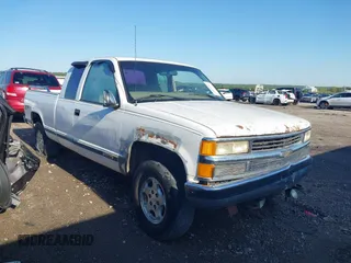 1997 Chevrolet Silverado 1500 with VIN 1GCEK19R2VE139547, listed as a IAAI auction lot 42061013 with 404,490 mi miles and . Bid and sale history available at DreamBid. Image 1.