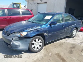2002 Toyota Camry LE z VIN JTDBE32KX20111362, wystawiony jako IAAI lot #41820475 z przebiegiem 270 091 mil mil oraz . Historia ofert i sprzedaży dostępna na DreamBid. Obrazek 18.