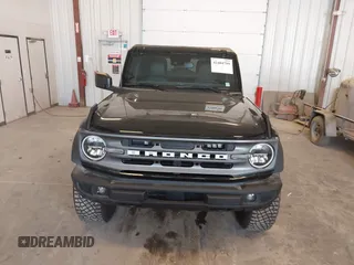 2024 Ford Bronco Big Bend z VIN 1FMDE7BH7RLB55036, wystawiony jako IAAI lot #42404799 z przebiegiem 1 054 mil mil oraz . Historia ofert i sprzedaży dostępna na DreamBid. Obrazek 12.