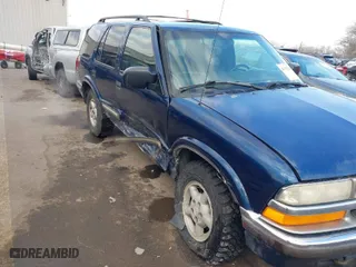 1999 Chevrolet Blazer LS with VIN 1GNDT13W0X2223207, listed as a IAAI auction lot 41352241 with 239,263 mi miles. Bid and sale history available at carsss.com. Image 6.