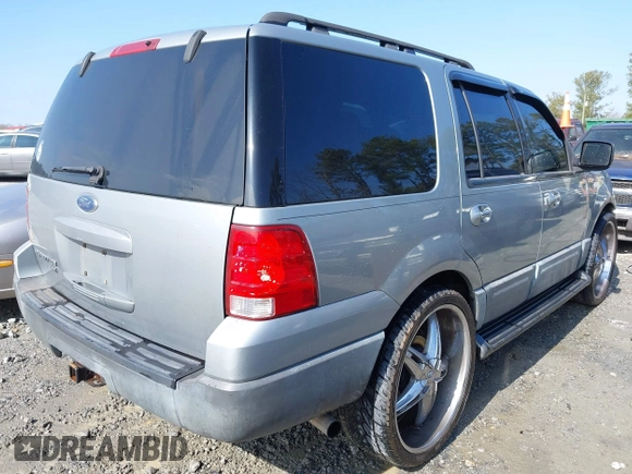 2006 Ford Expedition Special Service with VIN 1FMFU15586LA92986, listed as a IAAI auction lot 41537680 with 171,159 mi miles. Bid and sale history available at carsss.com. Image 4.