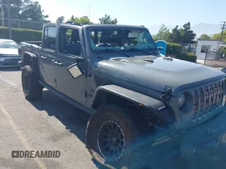 2021 Jeep Gladiator 80th Anniversary z VIN 1C6HJTAG7ML564981, wystawiony jako IAAI lot #42455062 z przebiegiem 89 721 mil mil oraz . Historia ofert i sprzedaży dostępna na DreamBid. Obrazek 6.