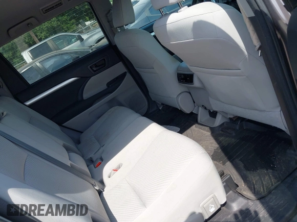 2016 Toyota Highlander LE Plus z VIN 5TDZKRFH0GS177710, wystawiony jako IAAI lot #41925612 z przebiegiem 134 357 mil mil oraz . Historia ofert i sprzedaży dostępna na DreamBid. Obrazek 8.