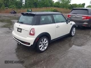 2012 MINI Hardtop S z VIN WMWSV3C59CT386436, wystawiony jako IAAI lot #42254715 z przebiegiem 60 260 mil mil oraz . Historia ofert i sprzedaży dostępna na DreamBid. Obrazek 4.