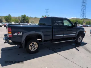 2006 GMC Sierra 2500HD SLT z VIN 1GTHK29D76E173105, wystawiony jako Copart lot #56940725 z przebiegiem 303 246 mil mil oraz Szkoda całkowita • Salvage title. Historia ofert i sprzedaży dostępna na DreamBid. Obrazek 3.