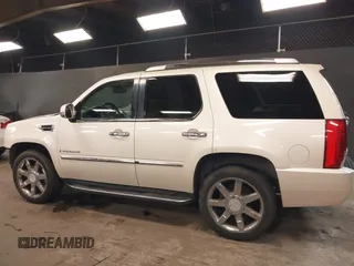 2007 Cadillac Escalade z VIN 1GYFK63837R238451, wystawiony jako IAAI lot #42368857 z przebiegiem 182 030 mil mil oraz . Historia ofert i sprzedaży dostępna na DreamBid. Obrazek 15.